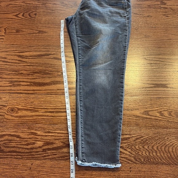 a:glow maternity crop Jeggings distressed gray Stretchy back pockets 16 - Picture 6 of 8